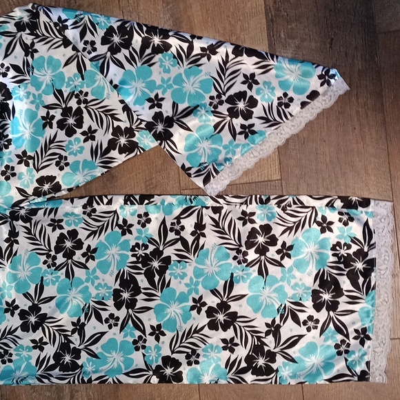Bamboo Traders floral Pj pants💙🌹🌼 - Picture 2 of 5